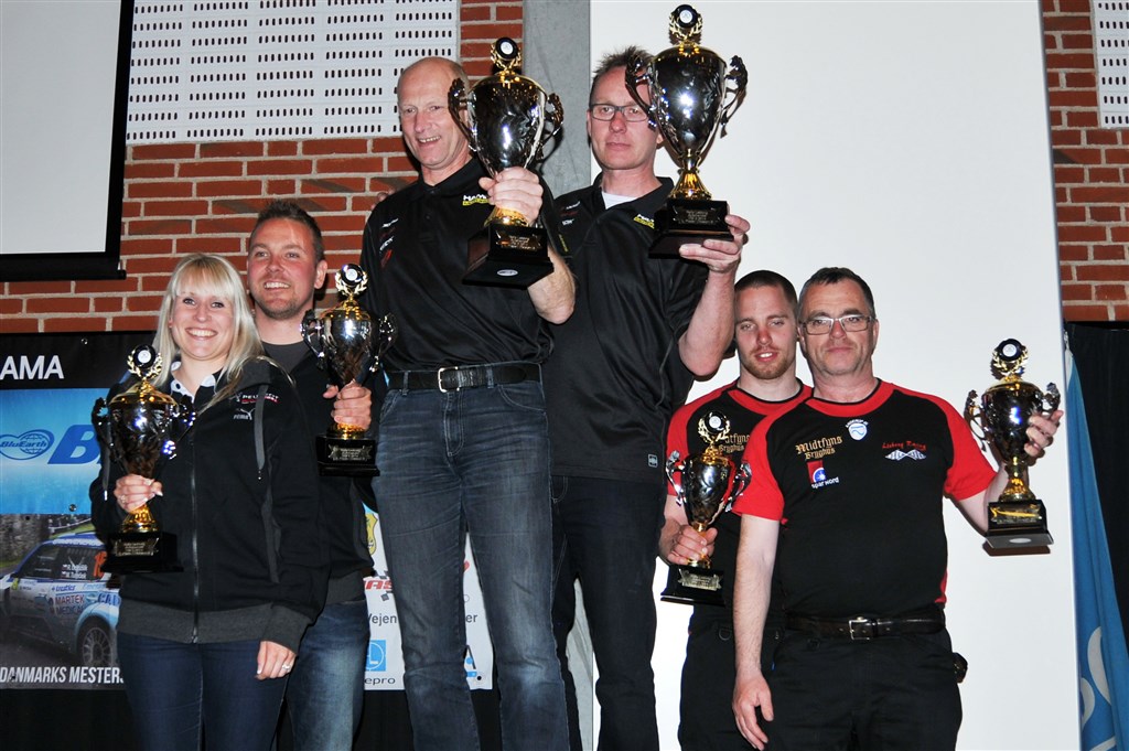 Line Lykke Jensen og Kim Madsen scorede årets første pokal med en andenplads i 2WD-divisionen
(Foto: Peugeot Sport Dealer Team DK)